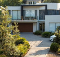 The White House Merimbula - Lightning Ridge Tourism