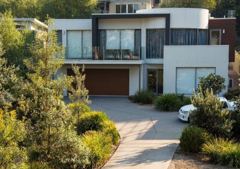 The White House Merimbula - Lightning Ridge Tourism 0