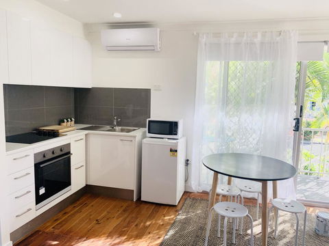 The White Picket Fence - Lightning Ridge Tourism 1