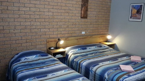 Three Ways Motel - Lightning Ridge Tourism 3
