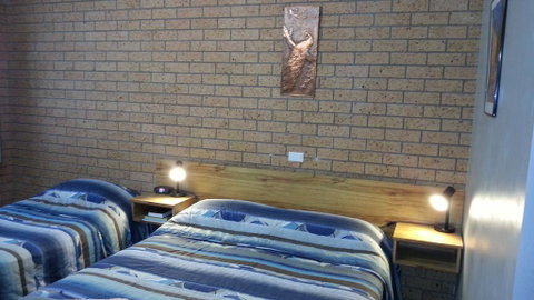 Three Ways Motel - Lightning Ridge Tourism 2