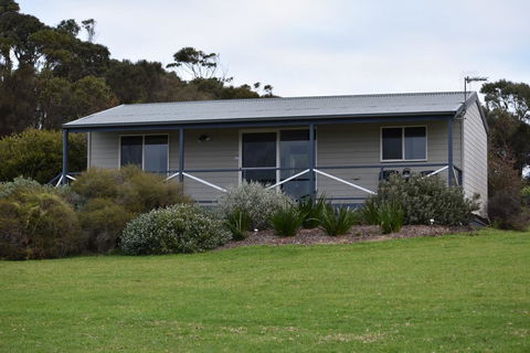 Tidal Dreaming Seaview Cottages - Lightning Ridge Tourism 0