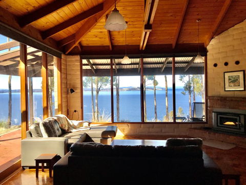 Tinderbox Cliff House - Lightning Ridge Tourism 1