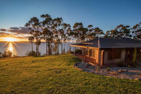Tinderbox Cliff House - Lightning Ridge Tourism 0