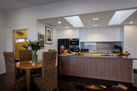 Tinderbox Retreat - Lightning Ridge Tourism 1