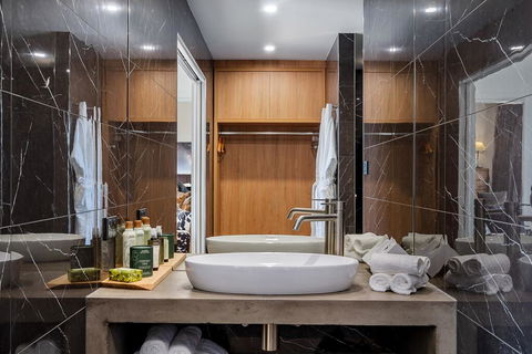 Tinderbox Retreat - Lightning Ridge Tourism 2