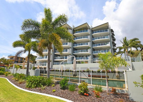 Tingeera Luxury Beachfront Apartments - Lightning Ridge Tourism 0