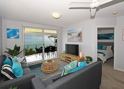 Tingeera Luxury Beachfront Apartments - Lightning Ridge Tourism 1