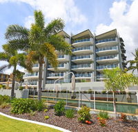 Tingeera Luxury Beachfront Apartments - Lightning Ridge Tourism
