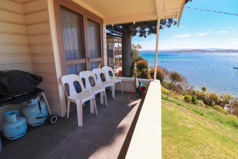Tommy's Lakehouse - Lightning Ridge Tourism 0