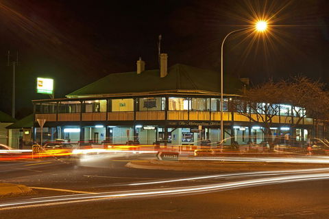 Town Square Motel - Lightning Ridge Tourism 0