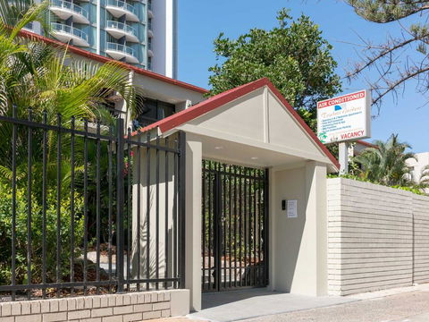 Trickett Gardens Holiday Inn - Lightning Ridge Tourism 1
