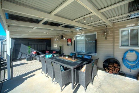 Trotters Retreat - Lightning Ridge Tourism 3