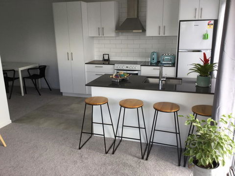 Two Bedroom Guesthouse Bundall - Lightning Ridge Tourism 0