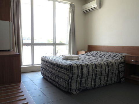 Upper Ross Hotel - Lightning Ridge Tourism 2