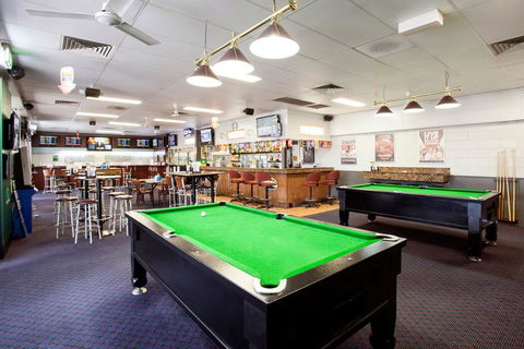 Upper Ross Hotel - Lightning Ridge Tourism 3
