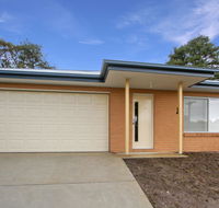 V  V Family Dream Away - Lightning Ridge Tourism