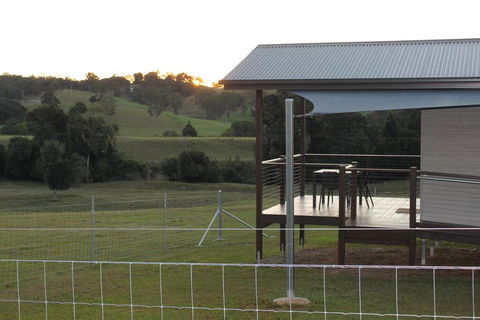 Valley Cabins By The Creek - Lightning Ridge Tourism 2