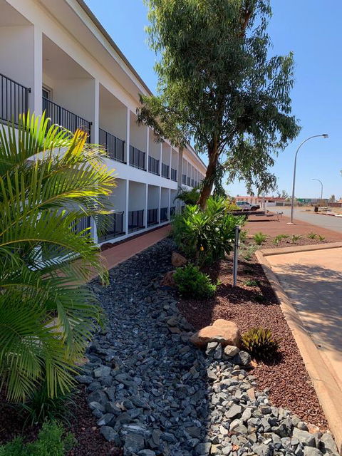 Velocity Motel & Bistro-TWA - Lightning Ridge Tourism 1