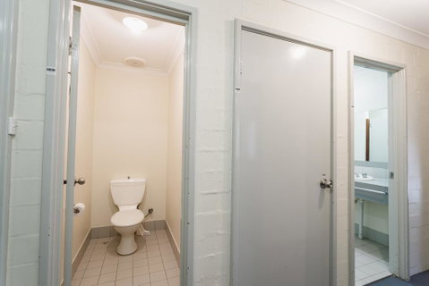 Vickery House 8 Bedroom Flat - Lightning Ridge Tourism 2