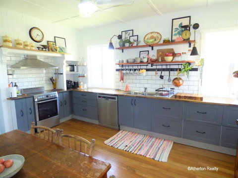 Victoria House - Lightning Ridge Tourism 1