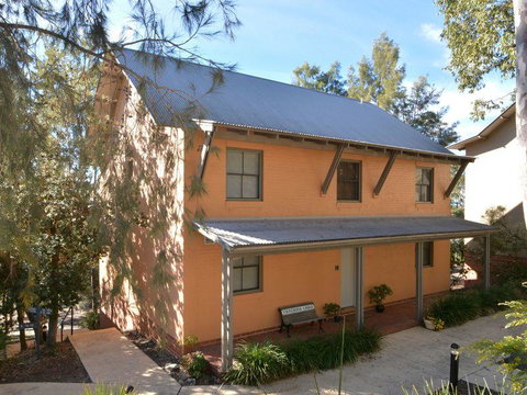 Villa 4br Vignerons Lodge Resort Condo Located Within Cypress Lakes Resort (nothing Is More Central) - Lightning Ridge Tourism 0