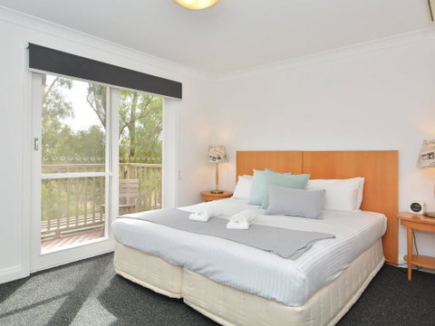 Villa 3br Tranquility Resort Condo Located Within Cypress Lakes Resort (nothing Is More Central) - Lightning Ridge Tourism 1