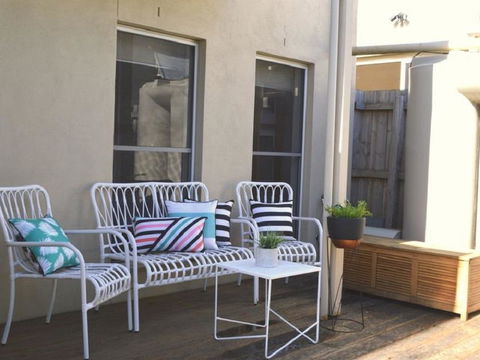 Villa By The Sea - Lightning Ridge Tourism 2
