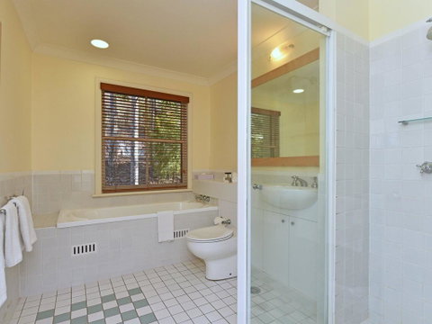 Villa Executive 2br Pokolbin Resort Condo Located Within Cypress Lakes Resort (nothing Is More Central) - Lightning Ridge Tourism 2