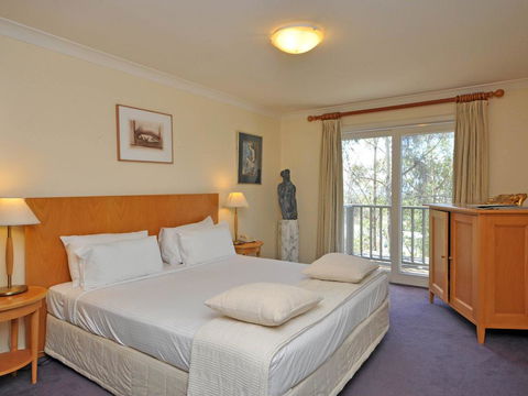 Villa Joie De Vie Located Within Cypress Lakes - Lightning Ridge Tourism 1