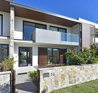 Villa Positano Waterside at Trinity Point - Lightning Ridge Tourism