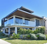 Villa Sorrento Waterside at Trinity Point - Lightning Ridge Tourism