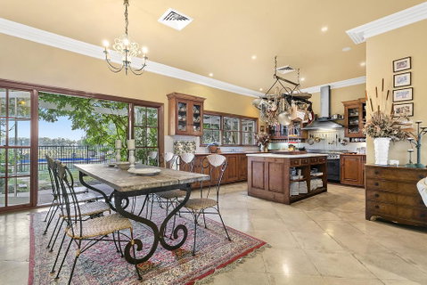 Vinden Estate Homestead - Lightning Ridge Tourism 0