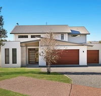 Vineyard Views - Lightning Ridge Tourism