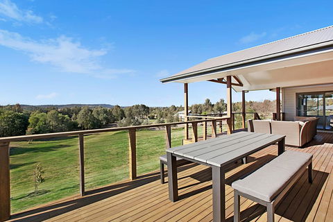 Vineyard Views - Lightning Ridge Tourism 2