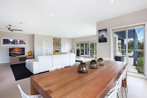 Vista One - Lightning Ridge Tourism 3