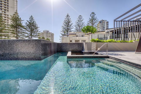 Vue Broadbeach - Lightning Ridge Tourism 2