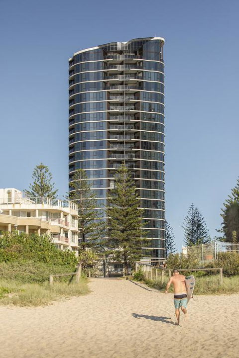 Vue Broadbeach - Lightning Ridge Tourism 3