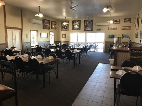Wagon Wheel Motel - Lightning Ridge Tourism 1