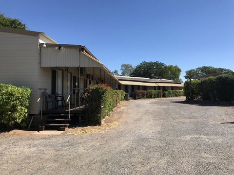 Wagon Wheel Motel - Lightning Ridge Tourism 3
