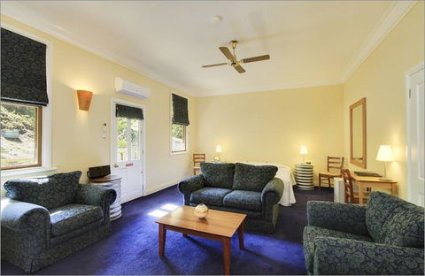 Walhalla's Star Hotel - Lightning Ridge Tourism 2