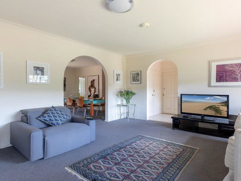 Walling-Clifton Gardens - Backing Onto Golf Course - Lightning Ridge Tourism 2