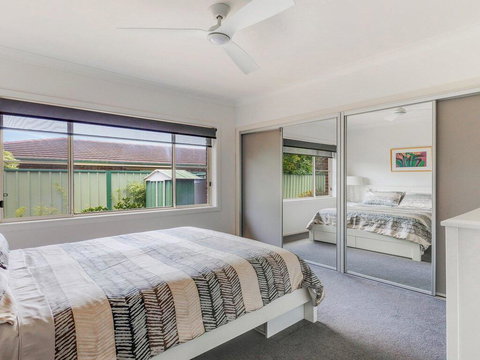 Walling-Clifton Gardens - Backing Onto Golf Course - Lightning Ridge Tourism 1