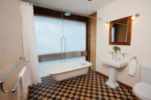 Wandin Valley Estate - Lightning Ridge Tourism 2