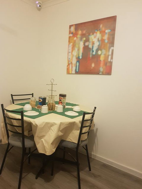 Warm Friendly Family Environment In Braybrook - Lightning Ridge Tourism 3