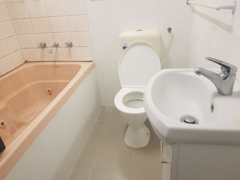 Warm Friendly Family Environment In Braybrook - Lightning Ridge Tourism 1