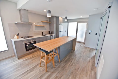 Waterfront Apartments - Lightning Ridge Tourism 1