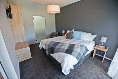 Waterfront Apartments - Lightning Ridge Tourism 3