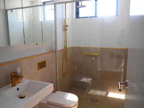 Waterfront Quiet Room - Lightning Ridge Tourism 2