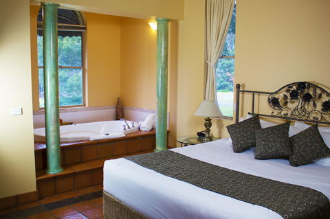 Marwood Villas - Lightning Ridge Tourism 6
